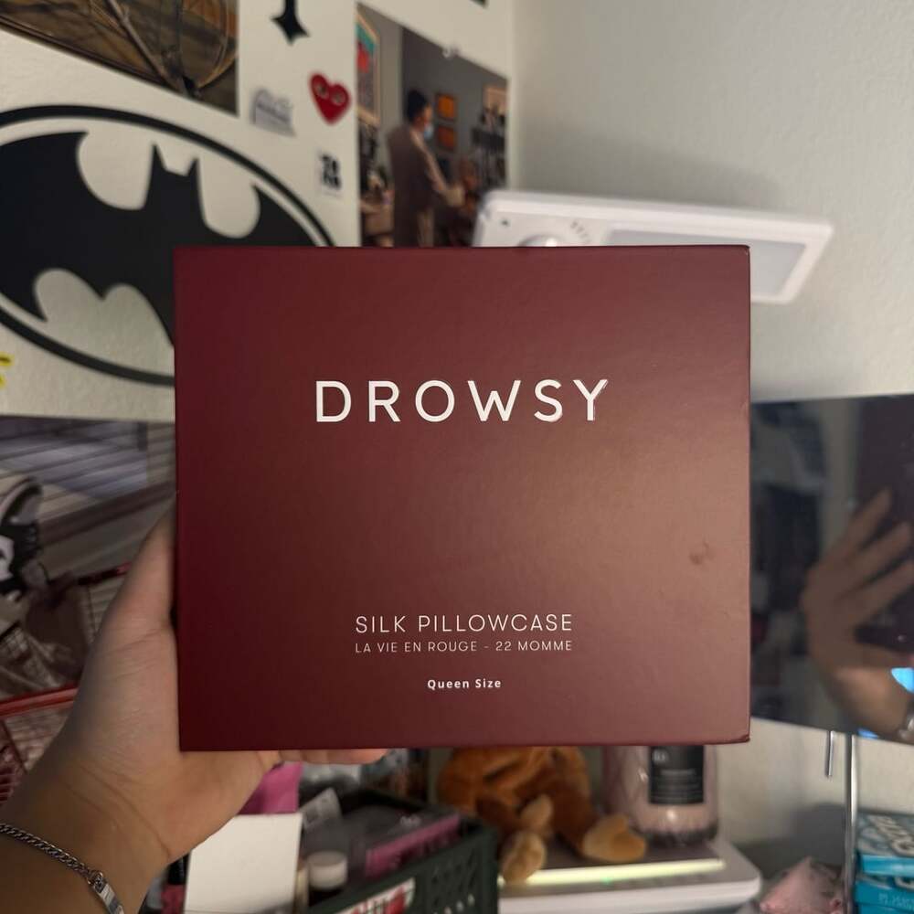 Drowsy La Vie En Rouge Silk Pillowcase Queen Size